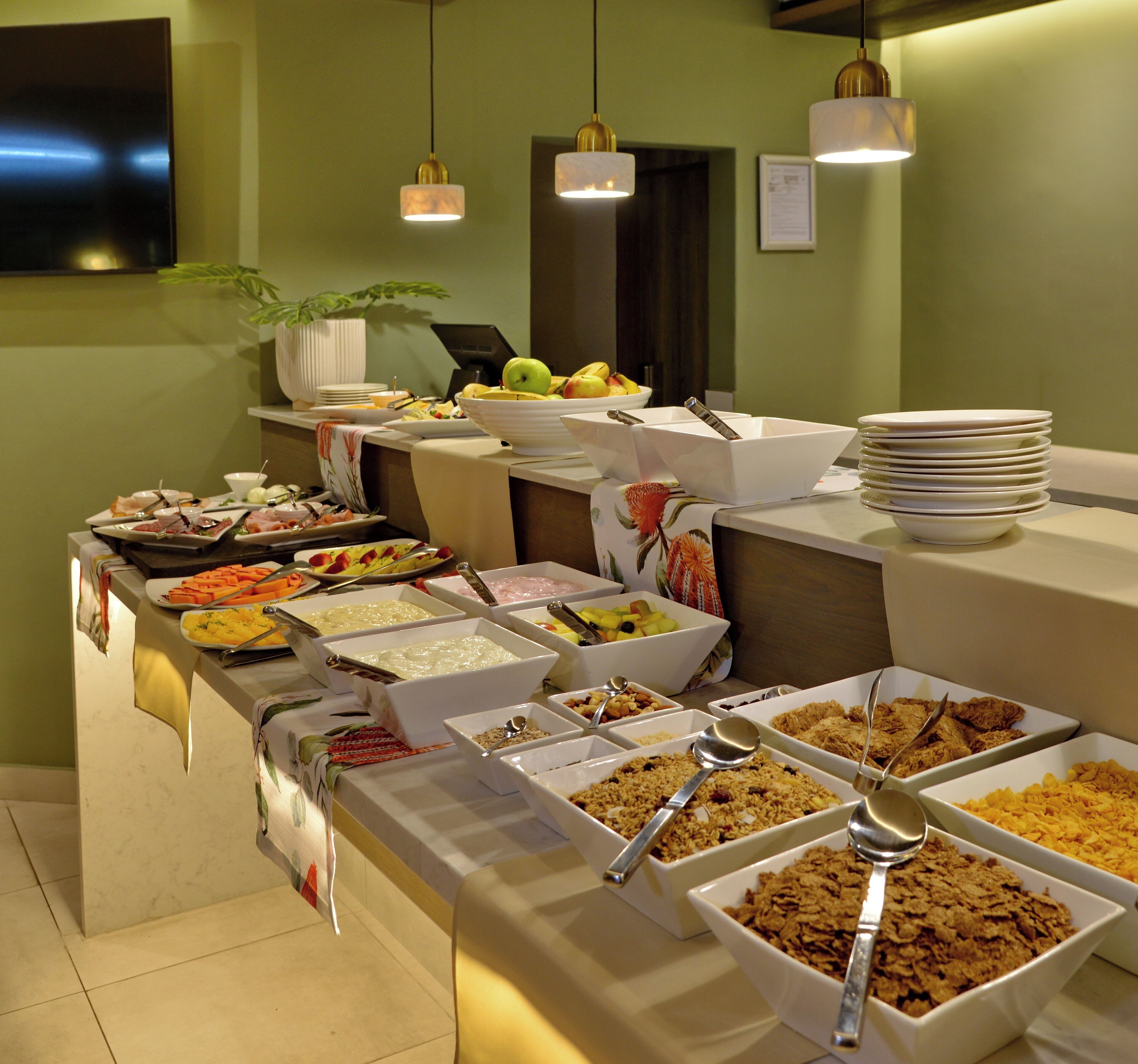 daily buffet breakfast for a fee