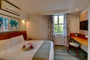 1 bedroom, in-room safe, desk, laptop workspace