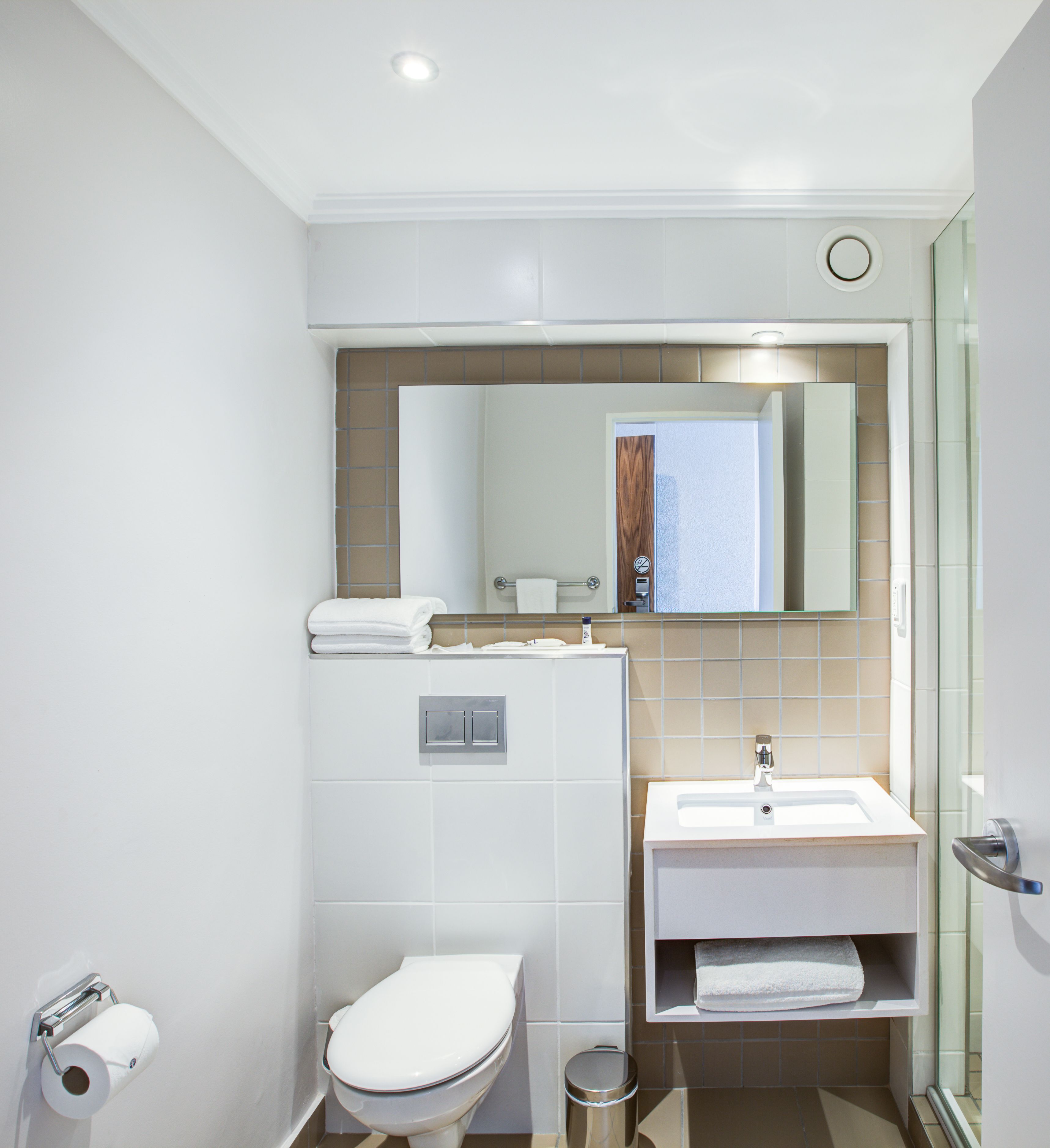 shower, rainfall showerhead, free toiletries, hair dryer