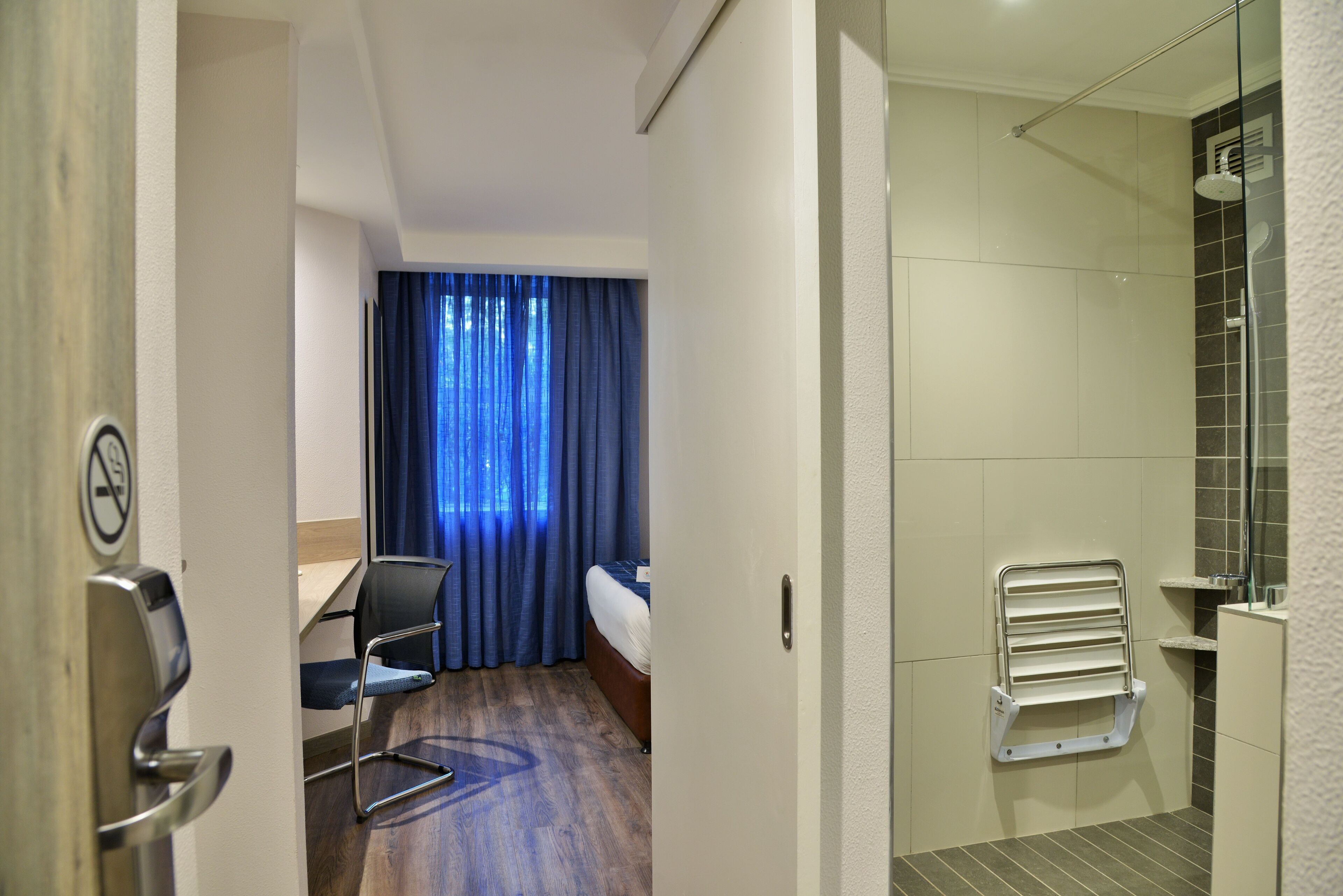 double room, accessible, non smoking | bathroom | shower, free toiletries, towels