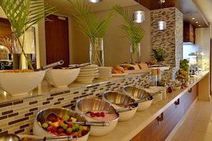 Petit déjeuner buffet (165 ZAR par personne)