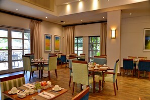 Daily buffet breakfast for a fee - Town Lodge Mbombela (Mbombela)