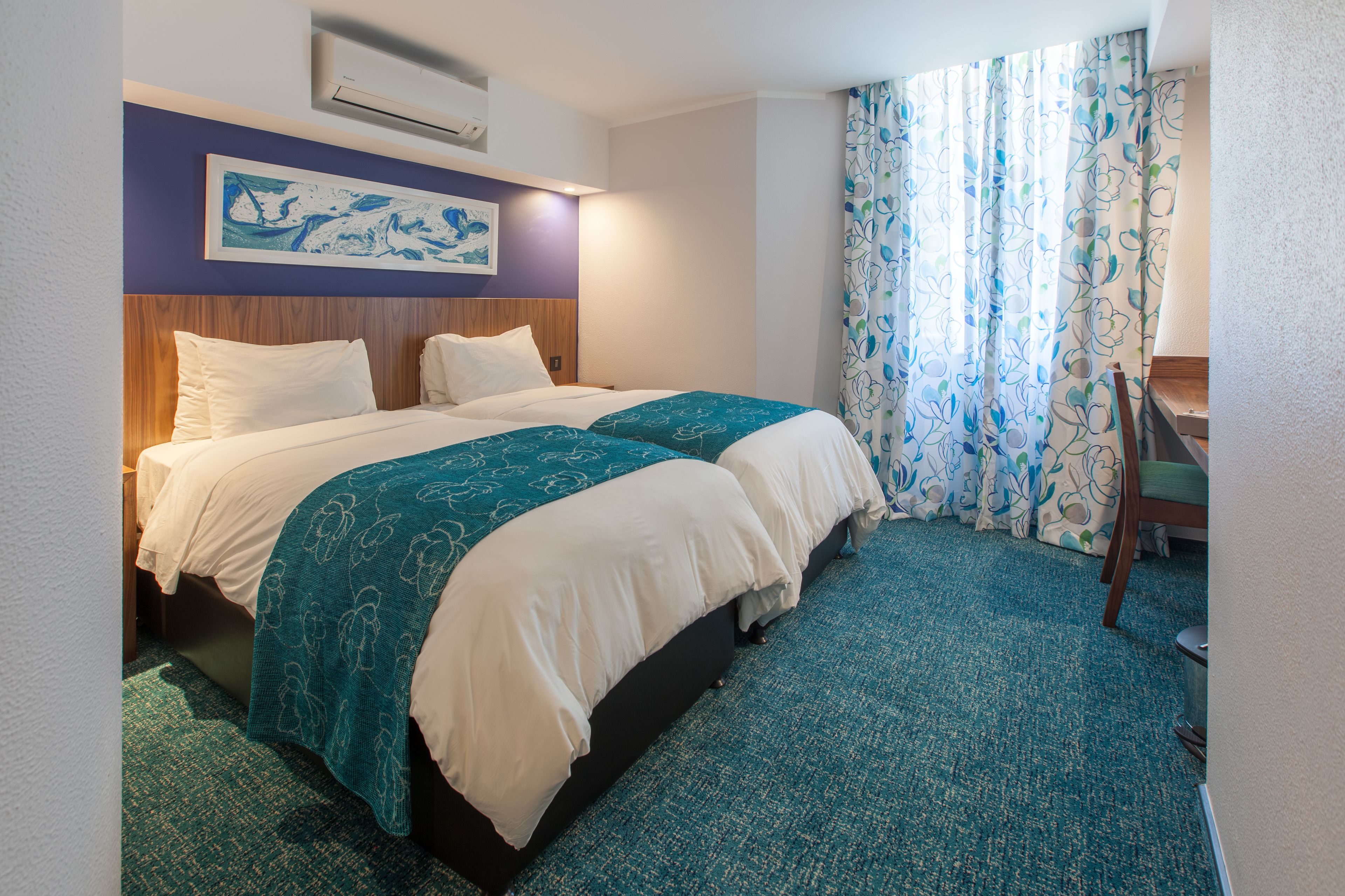 in-room safe, desk, soundproofing, free wifi