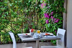 Petit déjeuner buffet (165 ZAR par personne)