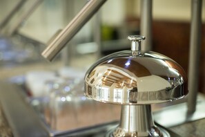 A polished chrome service station with a reflective surface and a metallic handle. - Best Western Centro Monterrey (Monterrey)