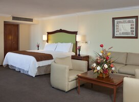 Master Suite | In-room safe, desk, iron/ironing board, free cribs/infant beds