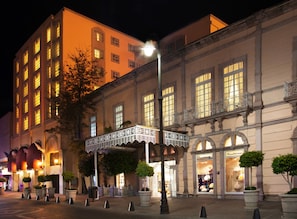 Façade de l’hébergement - soirée/nuit