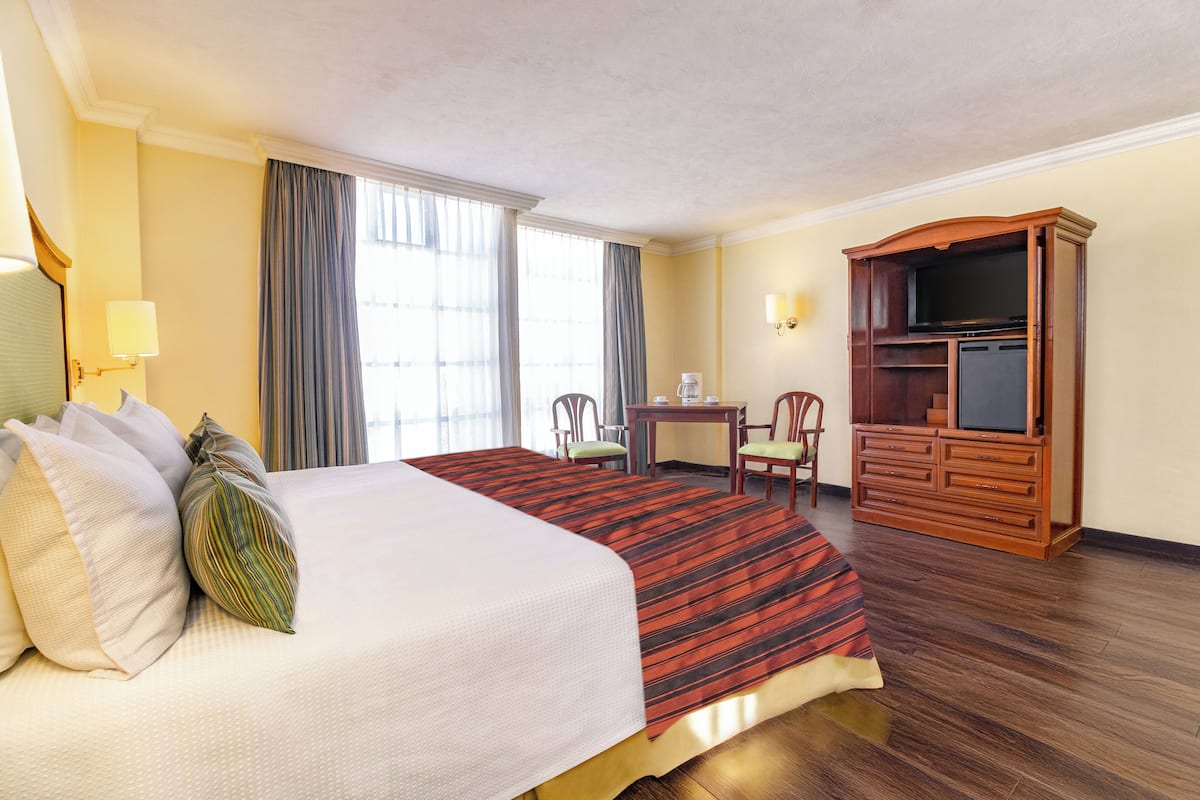 Junior Suite | 1 bedroom, in-room safe, desk, iron/ironing board