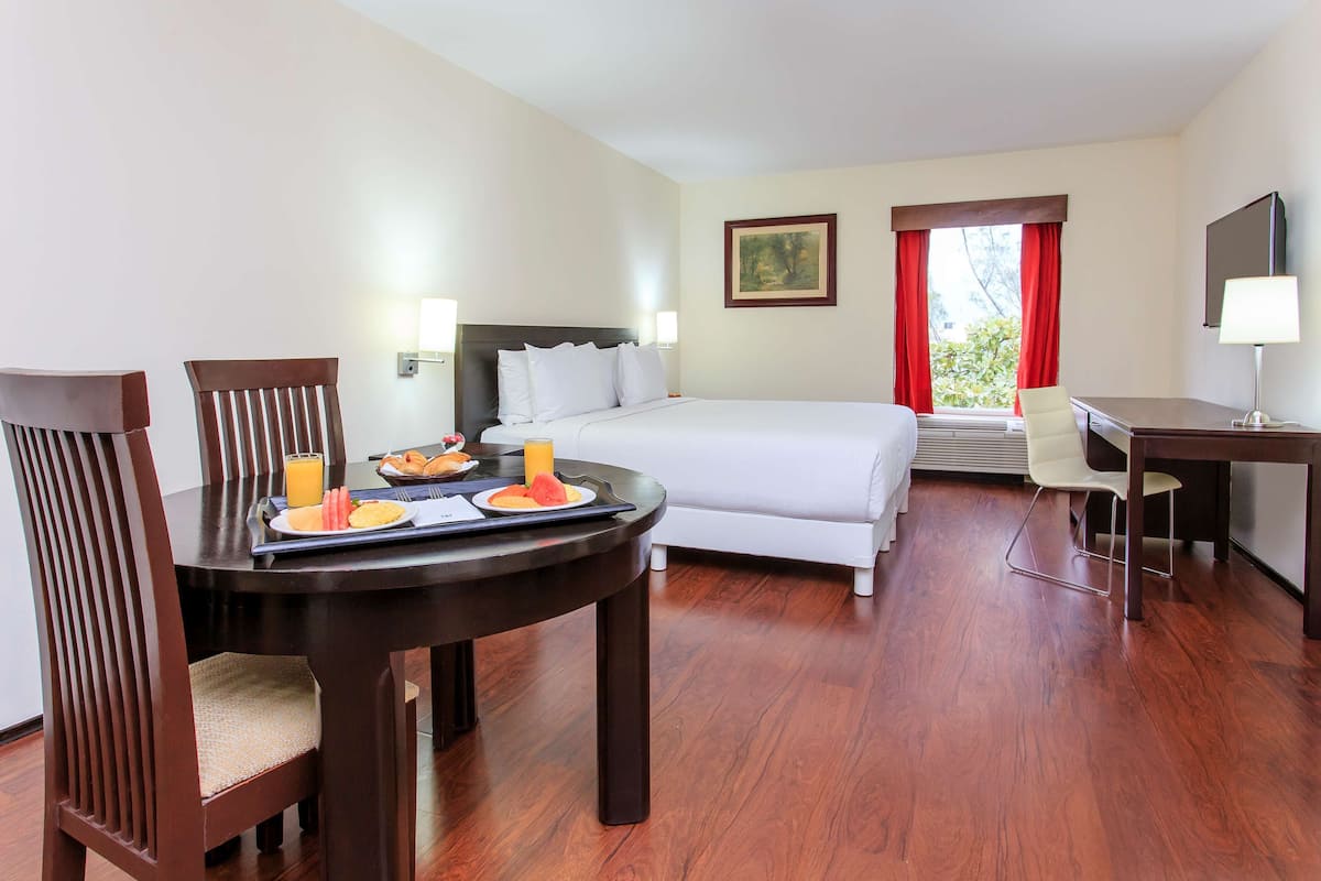 Junior Suite | 1 bilik tidur, peralatan tempat tidur premium, gebar bulu kapas