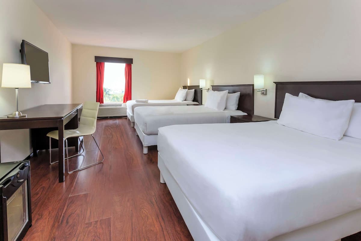 Premium bedding, down comforters, minibar, in-room safe