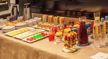 Desayuno buffet todos los días (con cargo) 