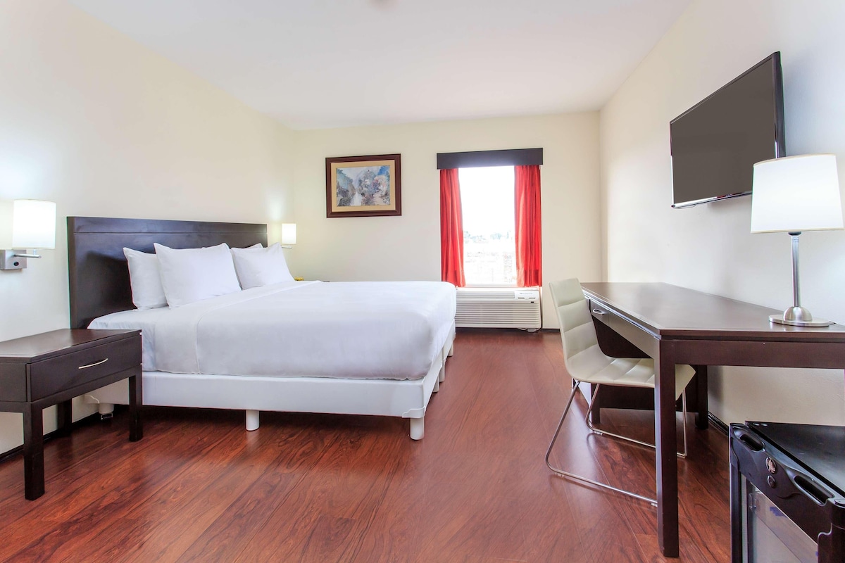 Ropa de cama de alta calidad, cubrecamas y minibar