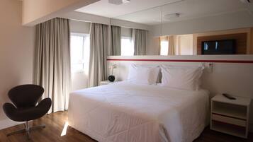 Estúdio premium | Cofres nos quartos, escrivaninha, quartos à prova de som