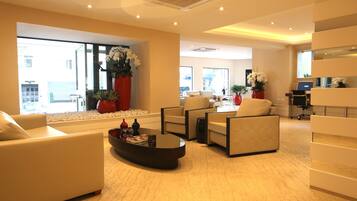 Área de estar no saguão