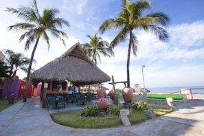 7 bars/lounges, 5 poolside bars, 2 beach bars