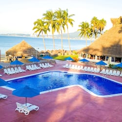 5 outdoor pools, pool umbrellas, pool loungers