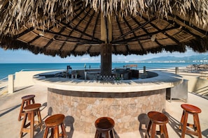 7 bars/lounges, 5 poolside bars, 2 beach bars
