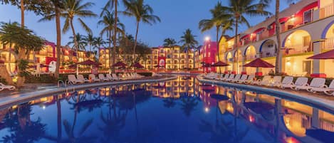 5 piscinas externas, guarda-sóis, espreguiçadeiras
