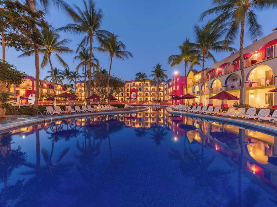 5 buitenzwembaden, parasols voor strand/zwembad