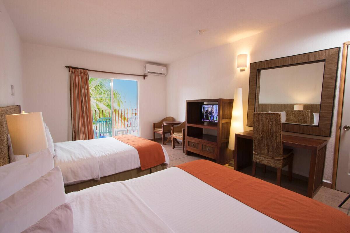 In-room safe, bed sheets