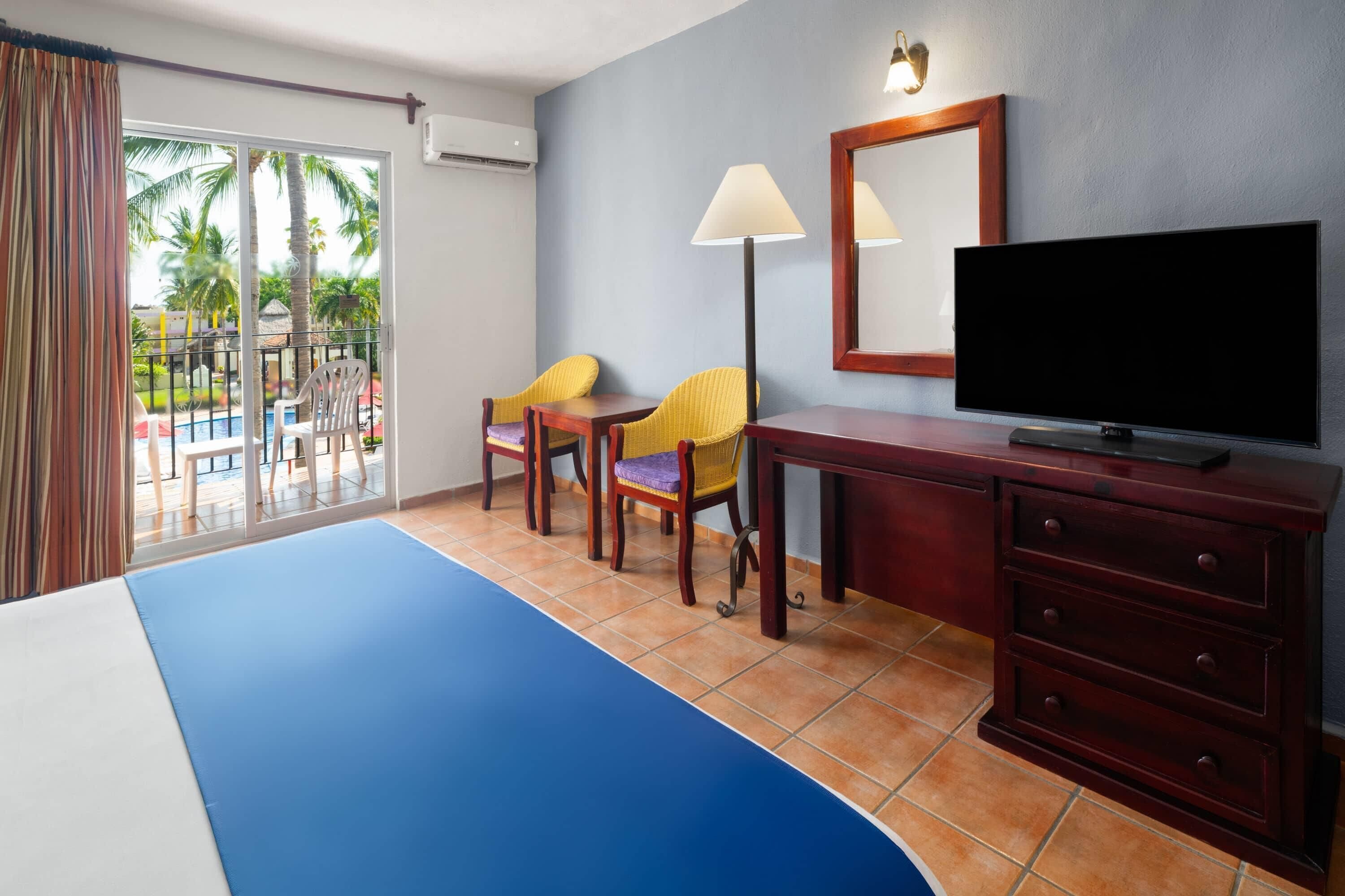 Room, 1 King Bed, Oceanfront | In-room safe, bed sheets