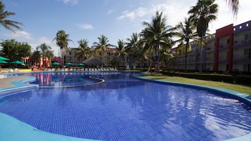 5 outdoor pools, pool umbrellas, pool loungers