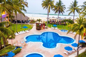 5 outdoor pools, pool umbrellas, pool loungers