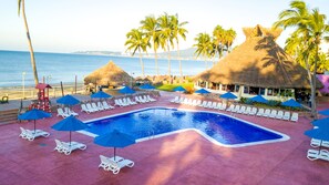 5 piscinas externas, guarda-sóis, espreguiçadeiras