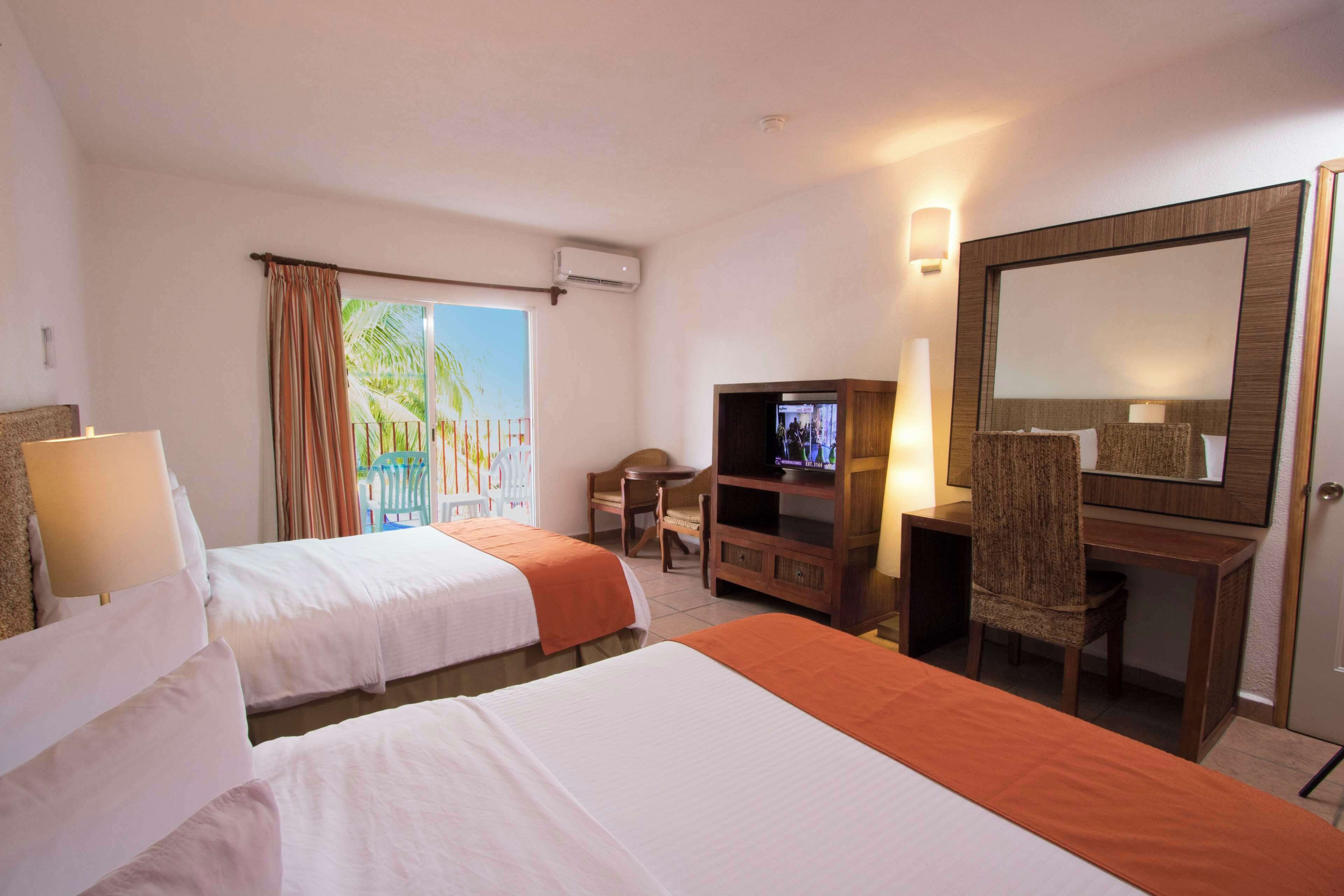 In-room safe, bed sheets