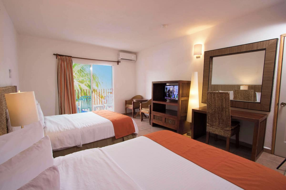 In-room safe, bed sheets