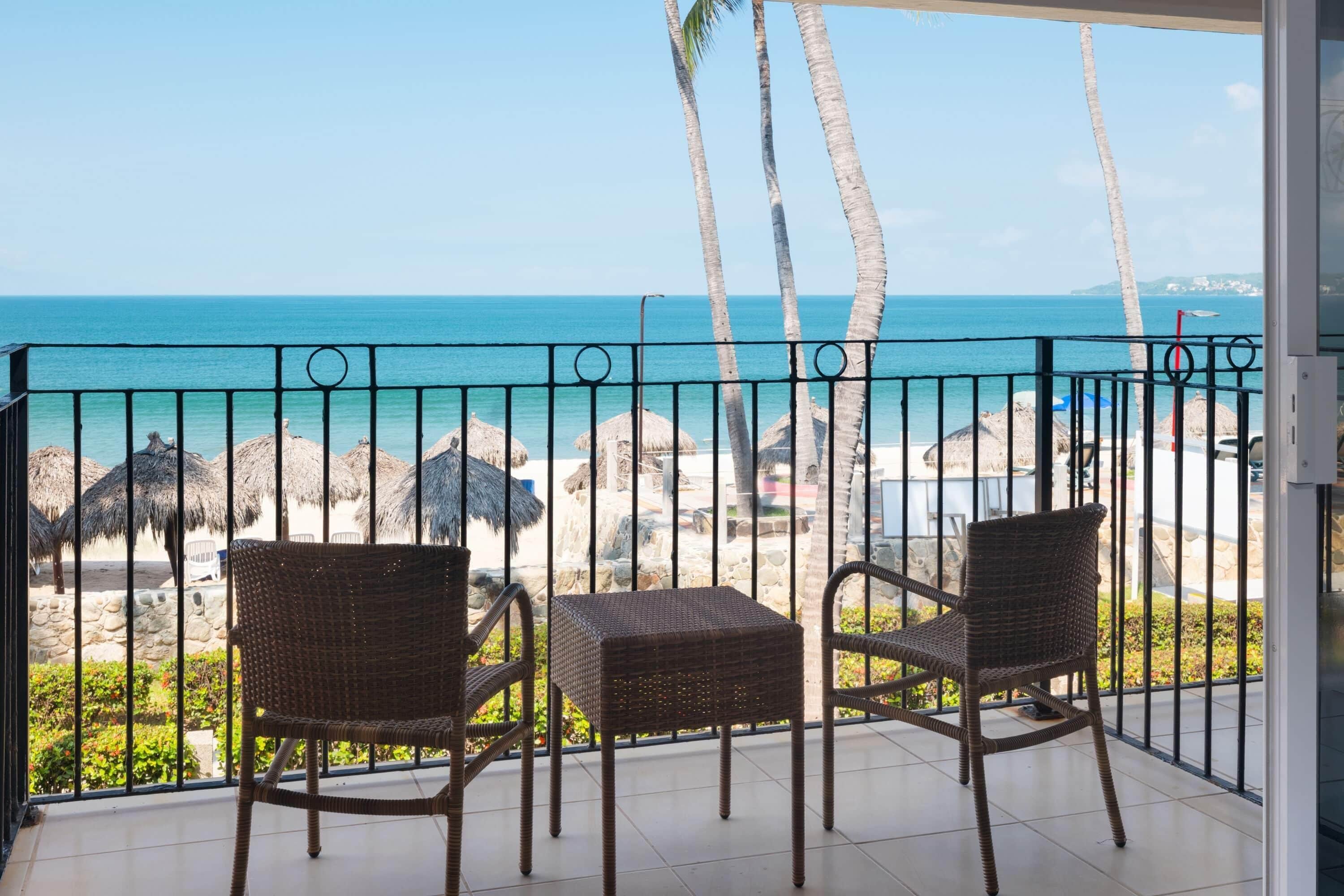 Habitación, 1 cama King size, vista al océano | Caja de seguridad en la habitación y ropa de cama 