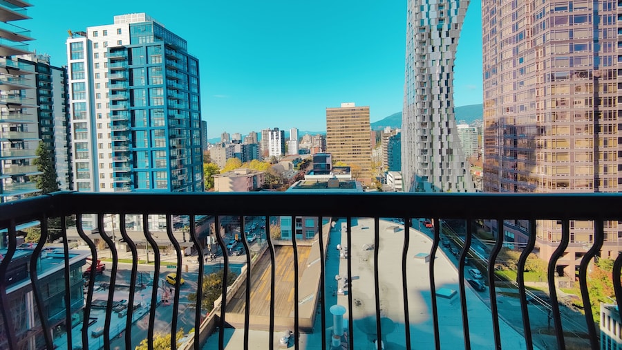 ディヴィヤ・スートラ・スイーツ オン ロブソン ダウンタウン バンクーバー