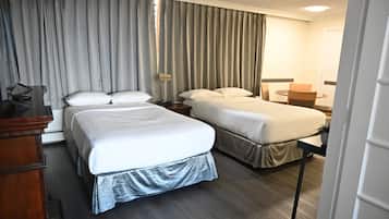 Appartement | Luxe beddengoed, donzen dekbedden, een kluis op de kamer, een bureau