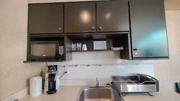 Microwave, coffee/tea maker, electric kettle, toaster