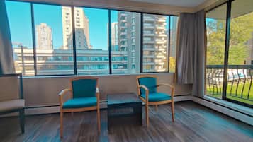 Two Queen Bed Apartment with Balcony