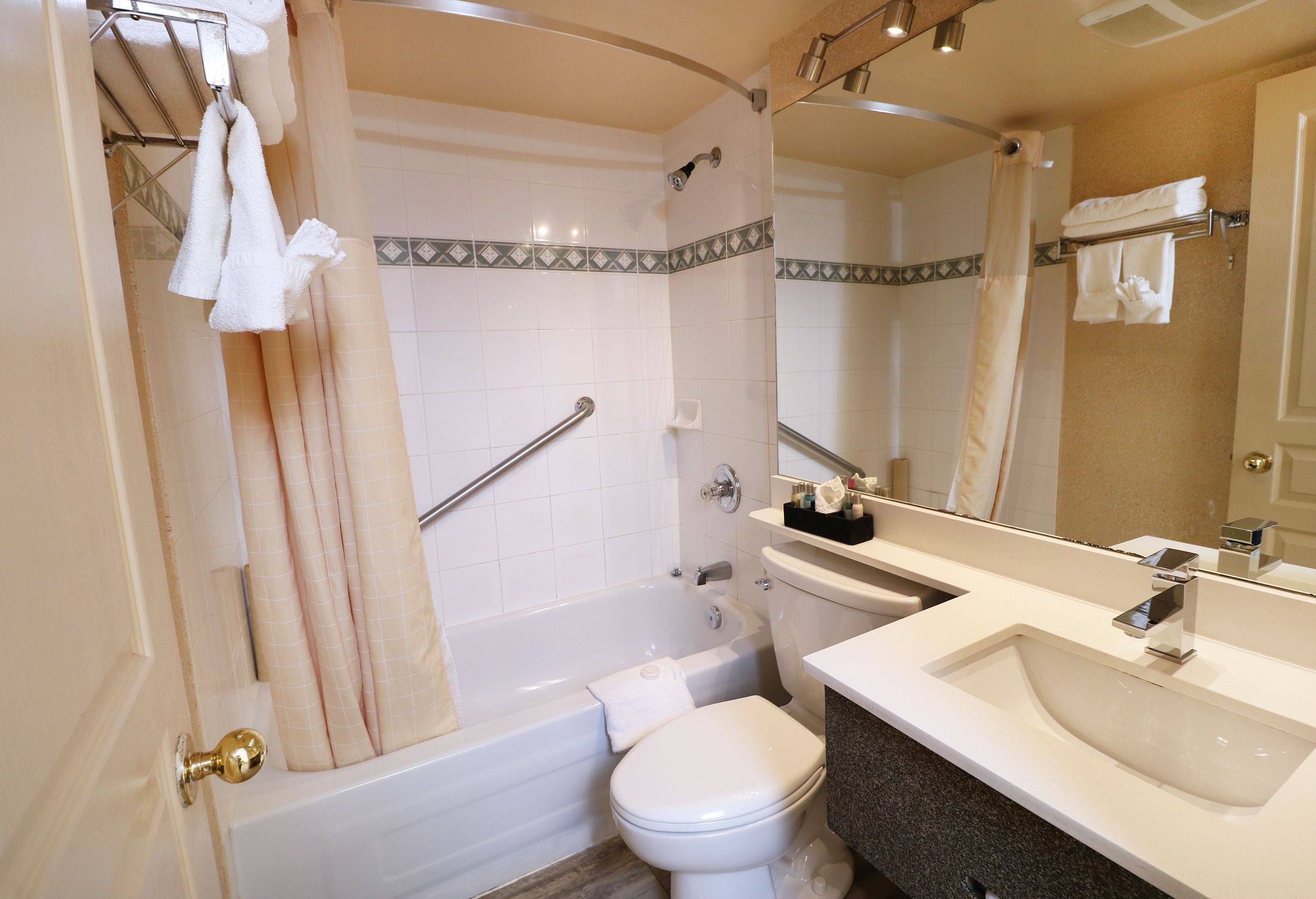 Photo - Divya Sutra Suites on Robson Downtown Vancouver