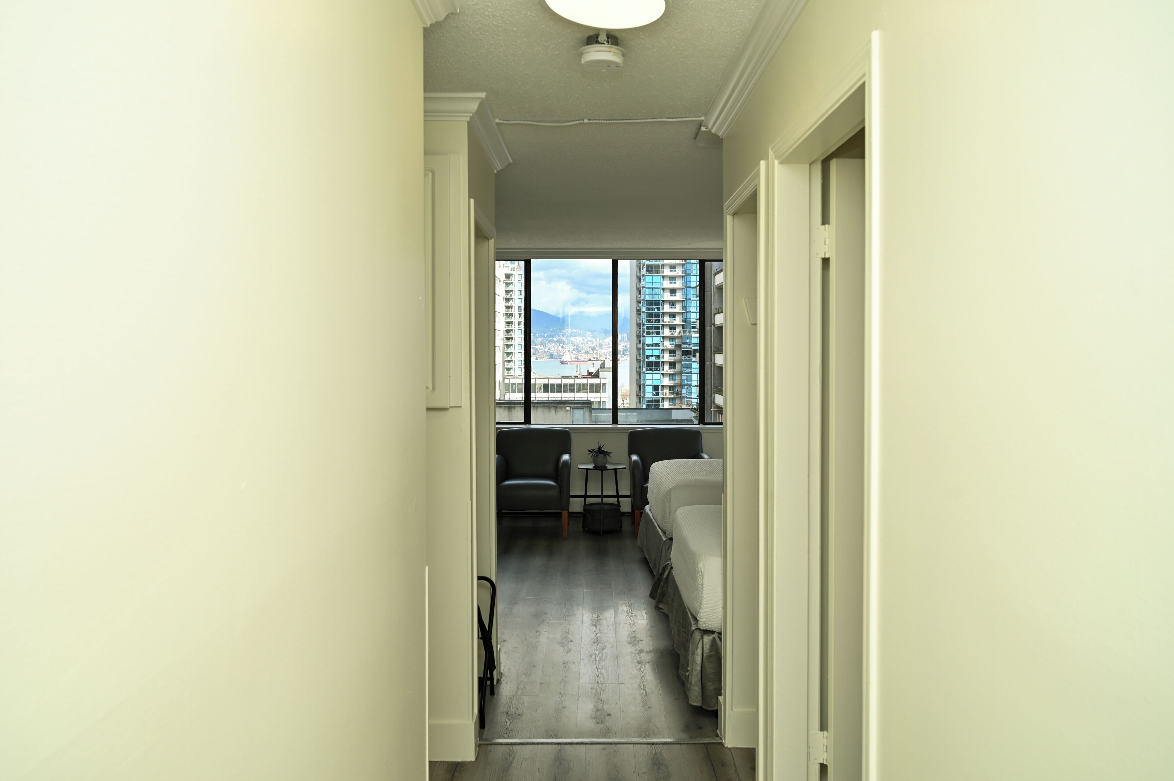 شقة - سريران مزدوجان - بشرفة - منظر للميناء | منطقة المعيشة | تلفزيون إل إي دي بحجم 42-بوصة يعرض قنوات تلفزيونية باشتراك مدفوع