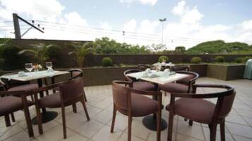 Tempat makan outdoor