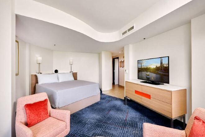 Premium bedding, in-room safe, desk, iron/ironing board