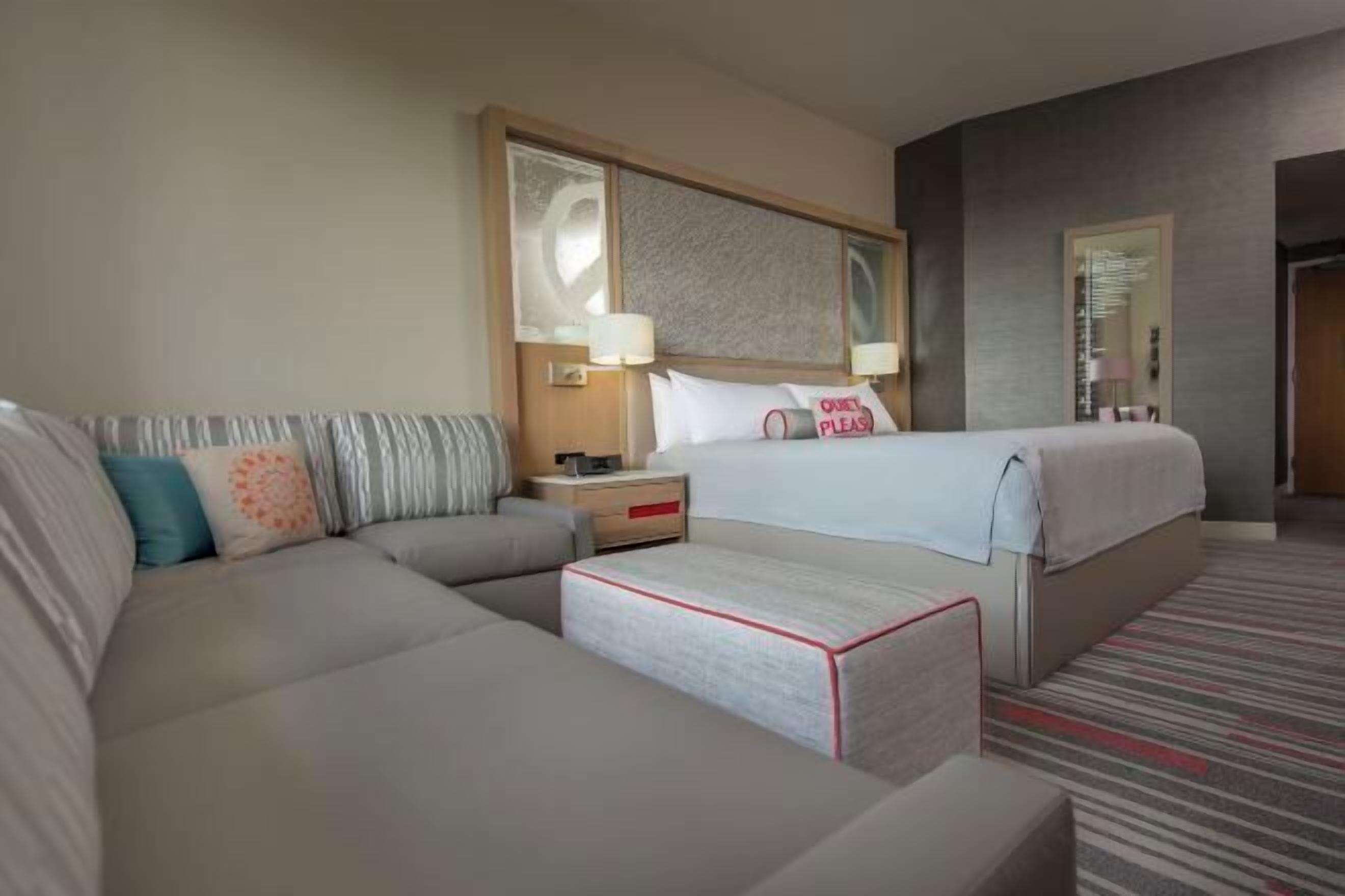 Roba de llit d'alta qualitat, caixa forta a l'habitació i escriptori 