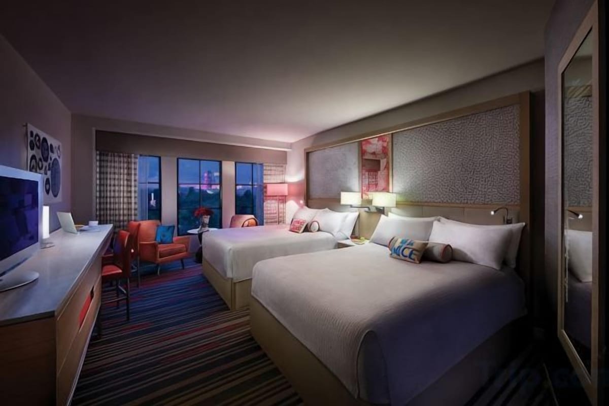 Mobility Accessible Club 2 Queen Room