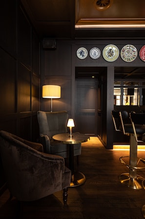 2 bares/lounges