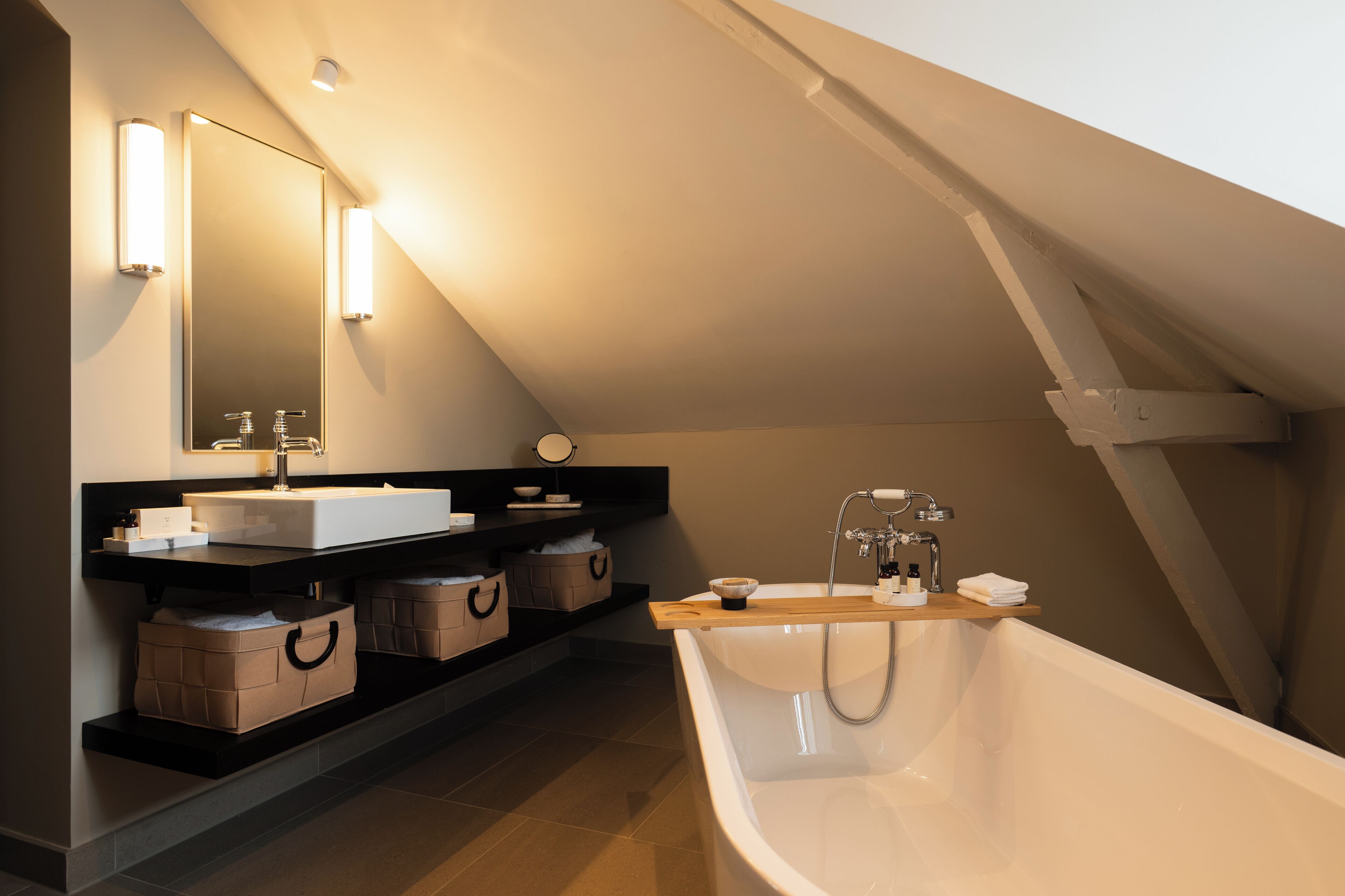 beaumont loft | bathroom | free toiletries, hair dryer, bathrobes, slippers