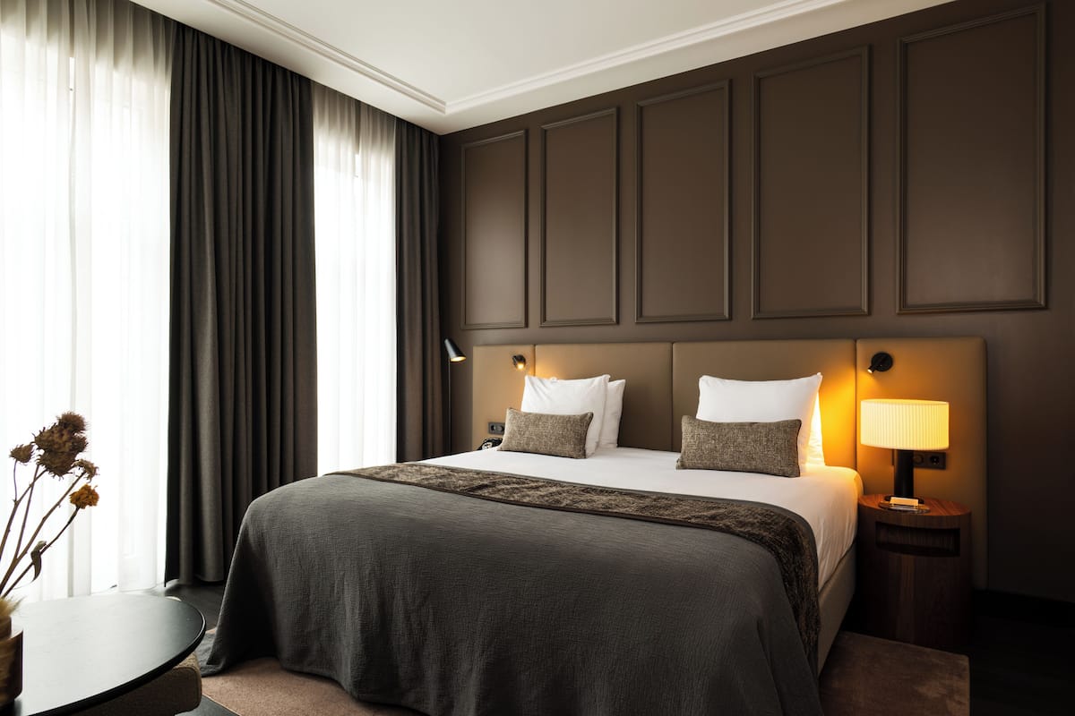 1 bedroom, premium bedding, minibar, in-room safe