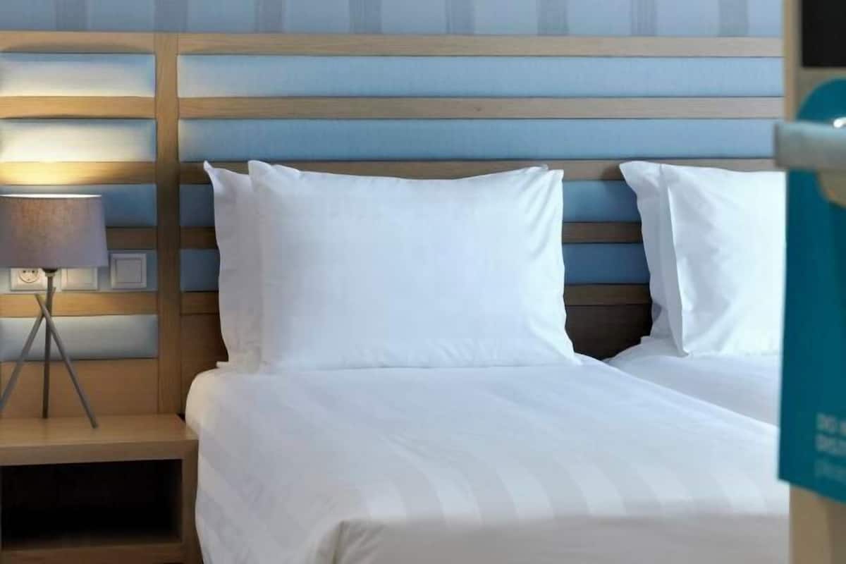 Premium bedding, in-room safe, desk, blackout curtains