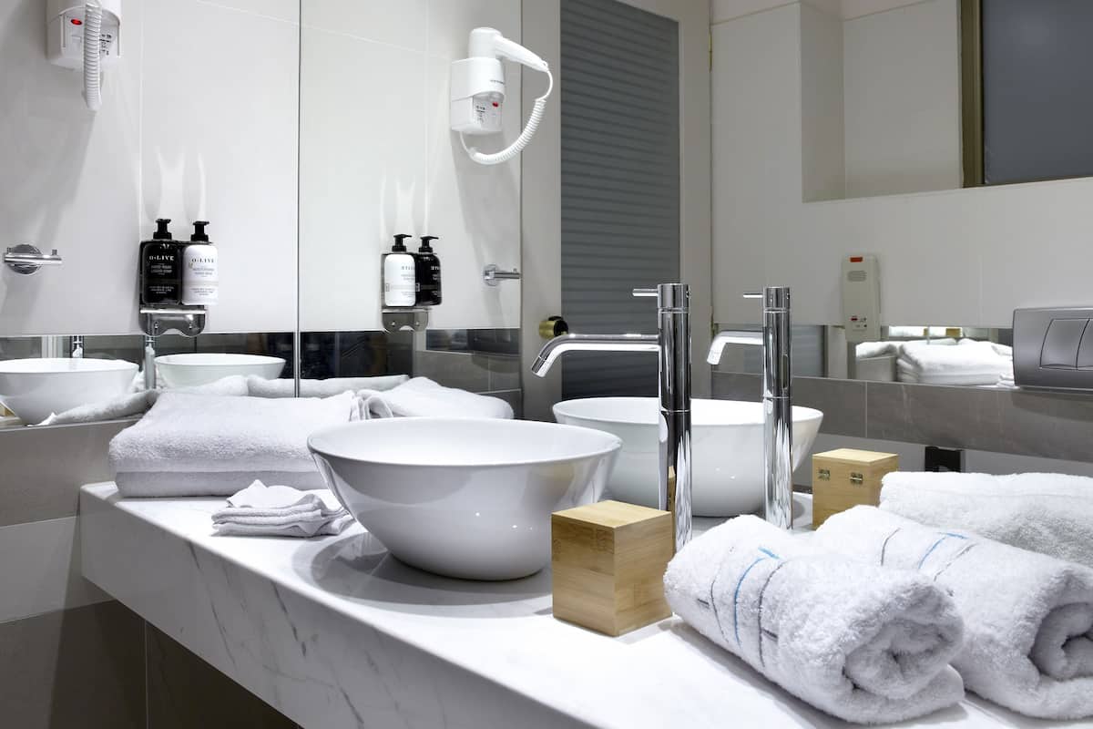 Bathroom sink
