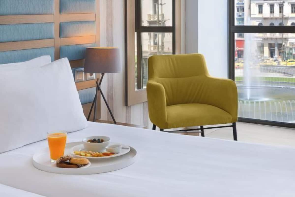 Premium bedding, in-room safe, desk, blackout curtains