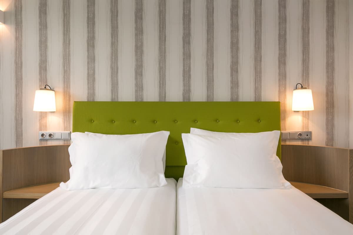 Premium bedding, in-room safe, desk, blackout curtains