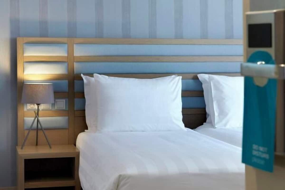 Premium bedding, in-room safe, desk, blackout curtains