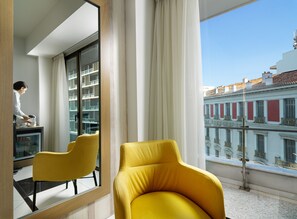 Deluxe Room, City View | Premium bedding, in-room safe, desk, blackout curtains